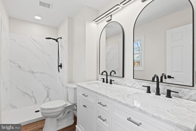 Building Photo - 46520 Rosewood Dr