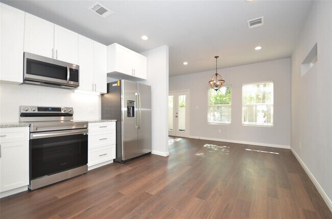 Building Photo - 18825 Luminescent Ln