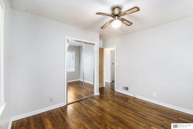 Building Photo - 2403 S Wayne St