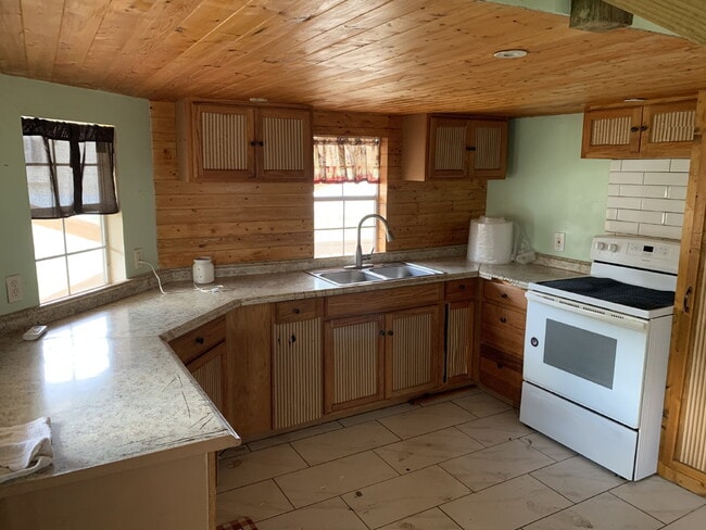 Building Photo - Cozy 800 Sq Ft Retreat: Your 1-Bedroom Oas...