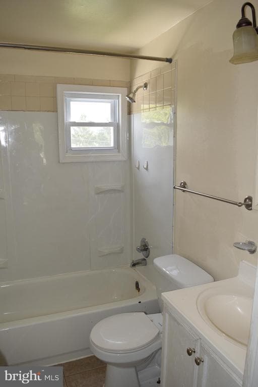 Building Photo - 2111 Larkhall Rd