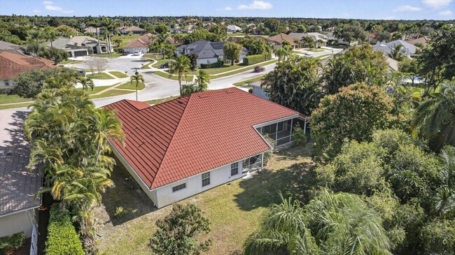 Building Photo - 1940 S Club Dr