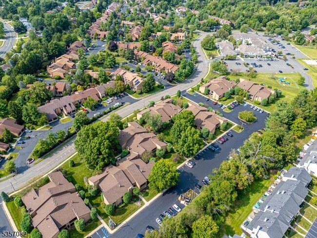 Building Photo - 318 Willowbrook Dr