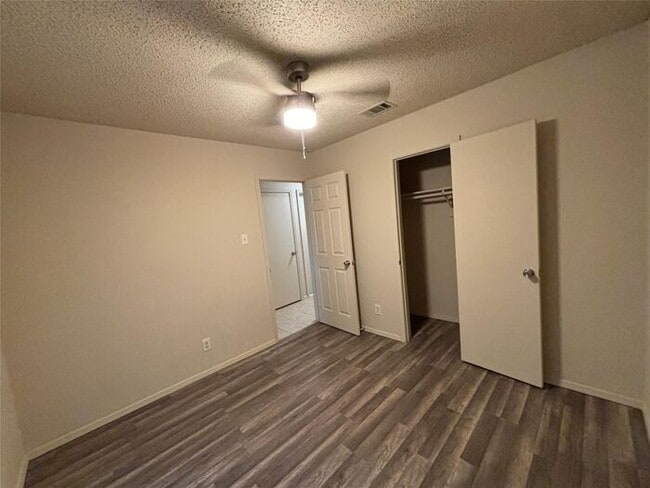 Building Photo - Beautifully updated 3-bedroom 2-bath home