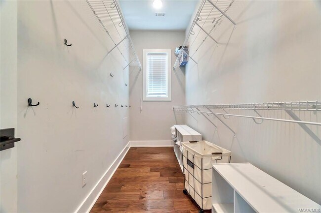 Building Photo - 7132 Fain Park Dr