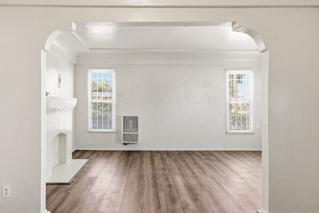 Building Photo - Coming Soon - Renovated Hyde Park Gem Near SoFi, LAX & Metro K Line
