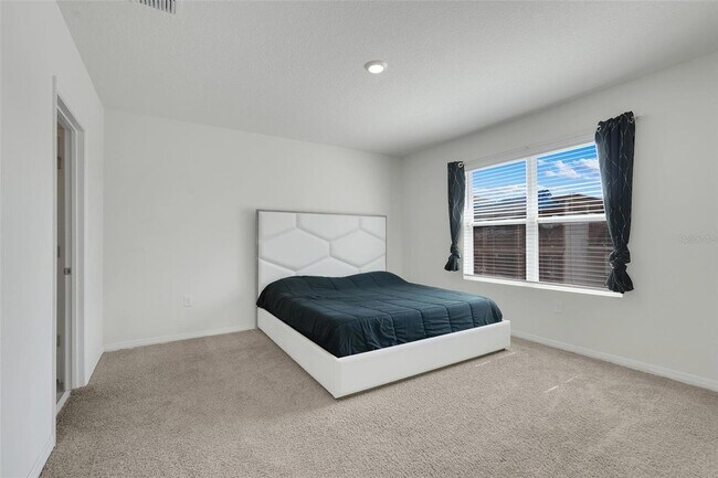 Building Photo - 3881 Brant Pl