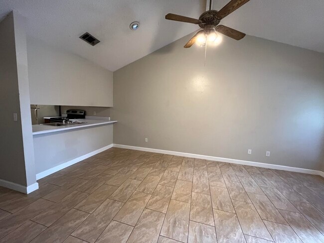 Building Photo - 1501 Green Acres Blvd