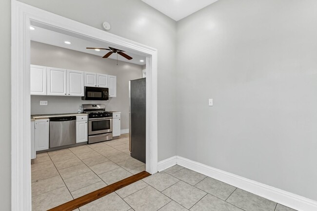Building Photo - Huge Renovated 1 Bedroom SFD in South Tower Grove