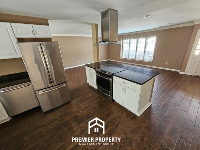 Building Photo - 2116 Rolling Valley Dr