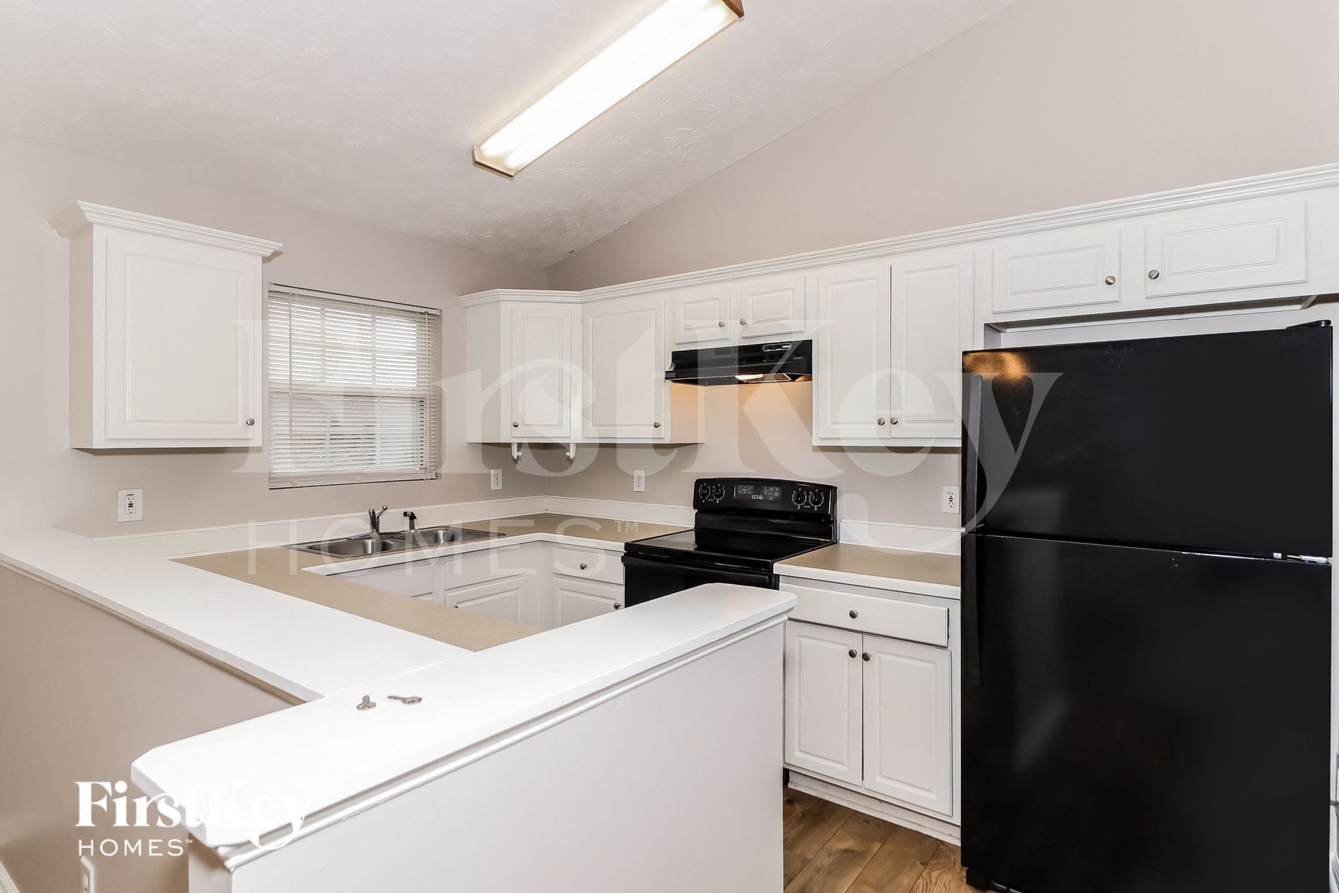 Building Photo - 8630 Bayhill Dr