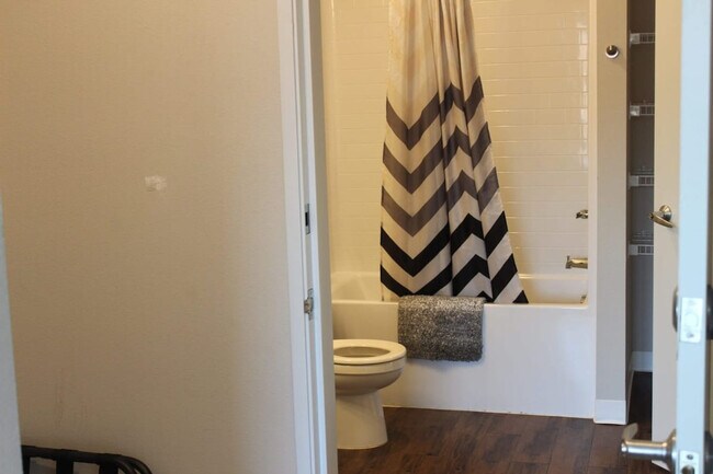 Building Photo - 4415 Lincoln Way