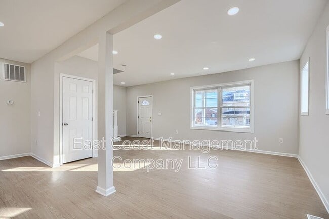 Building Photo - 4612 Schley Ave