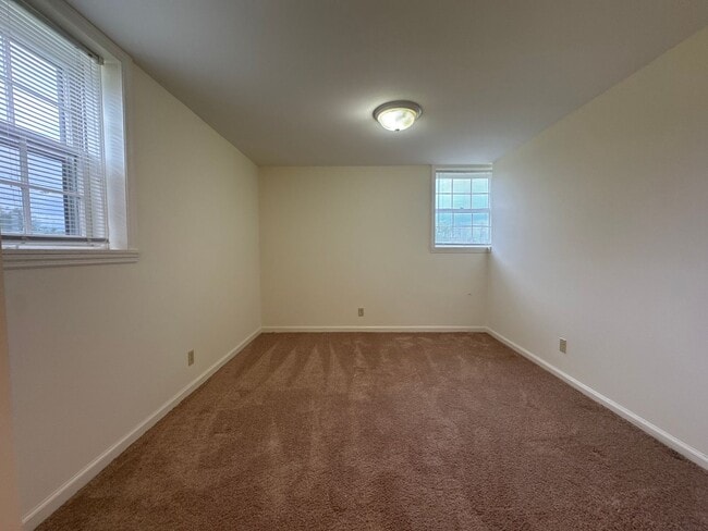 Building Photo - Spacious 3 Bed / 2 Bath Duplex in Lebanon – Comfortable Living with Convenient Location