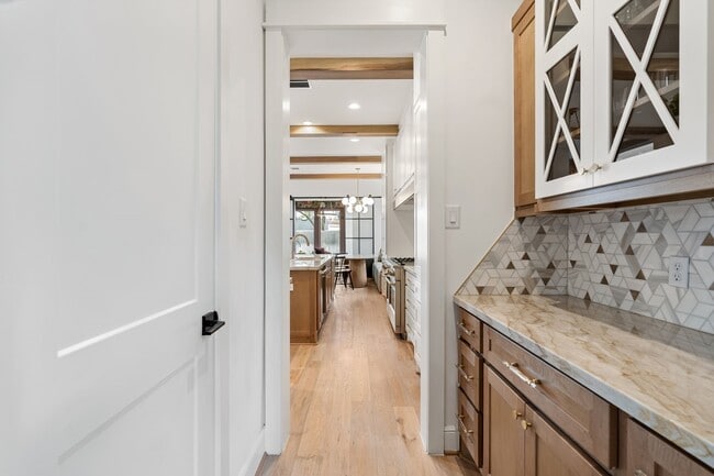 Building Photo - 6626 Saxet St