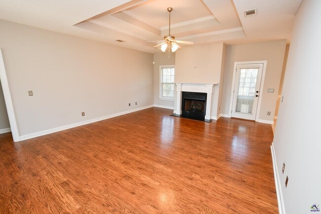 Building Photo - 104 Newport Ave