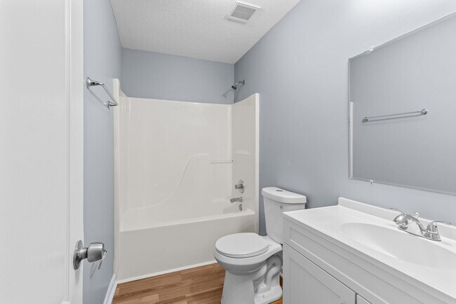 Building Photo - Beautifully Renovated 3 Bedroom 2 Bath Hom...