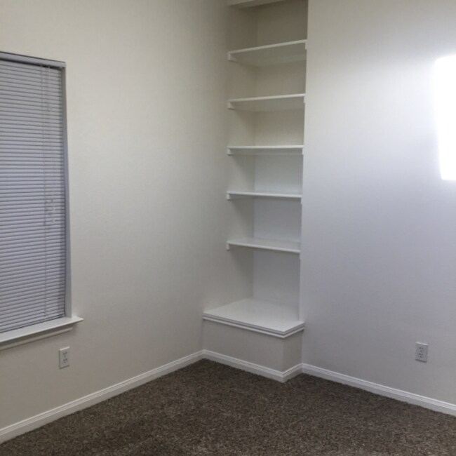 Building Photo - 2911 Whisper Oaks Ln