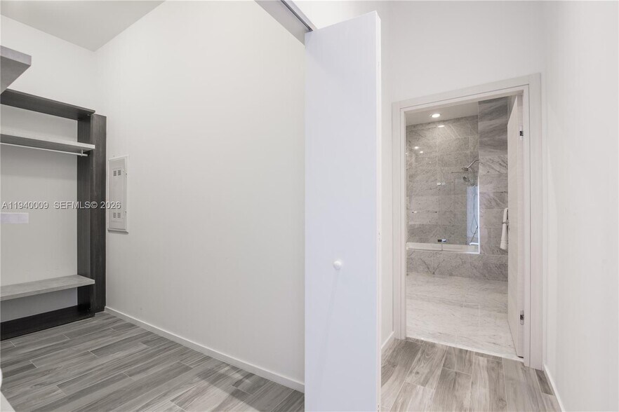 Building Photo - 801 S Miami Ave