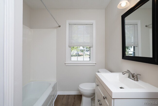 Building Photo - 2470 Eggert Rd