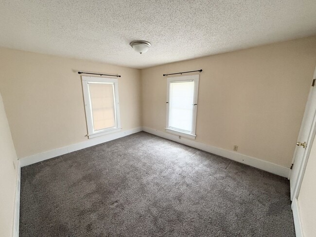 Building Photo - 1327 Corby Blvd