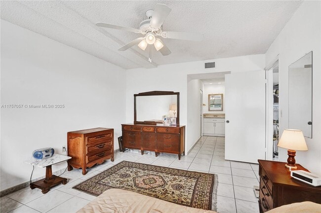 Building Photo - 7150 Indian Creek Dr