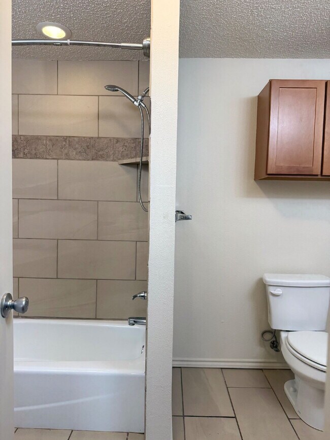 Building Photo - Modern Elegance Meets Location: High Ceilings, Updated Fixtures, Move-In Ready!