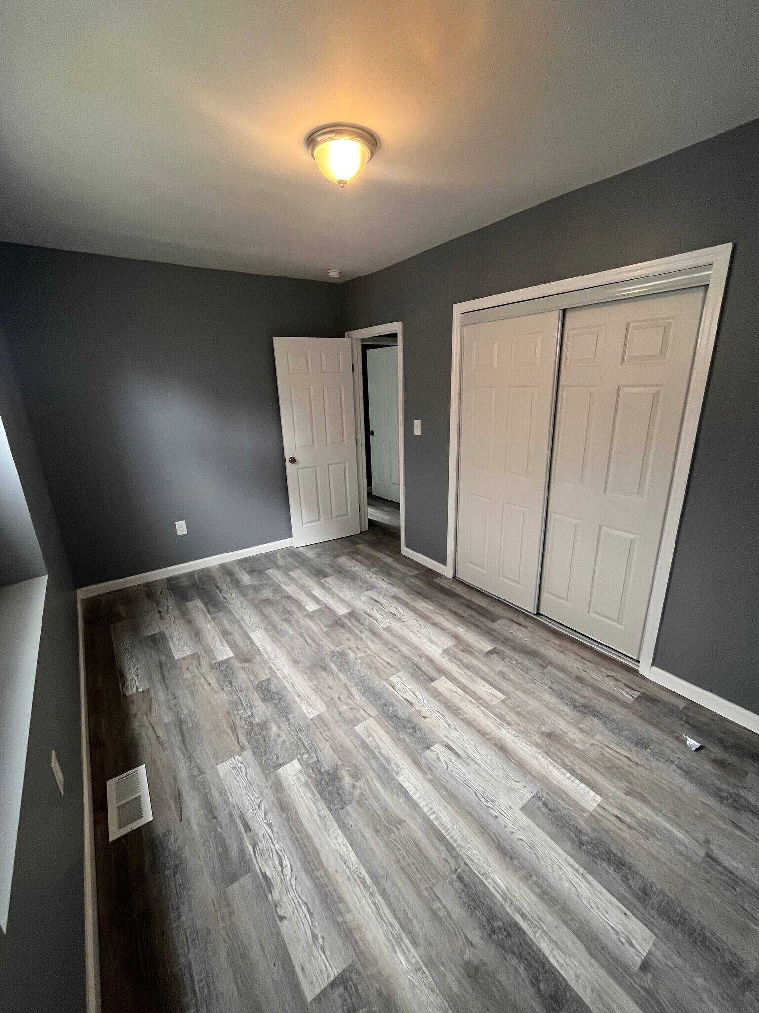 Building Photo - 5564 Hebert St
