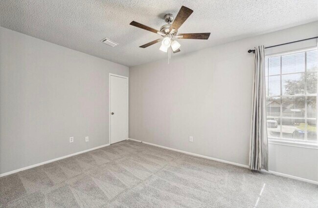 Building Photo - 8030 Log Hollow Dr