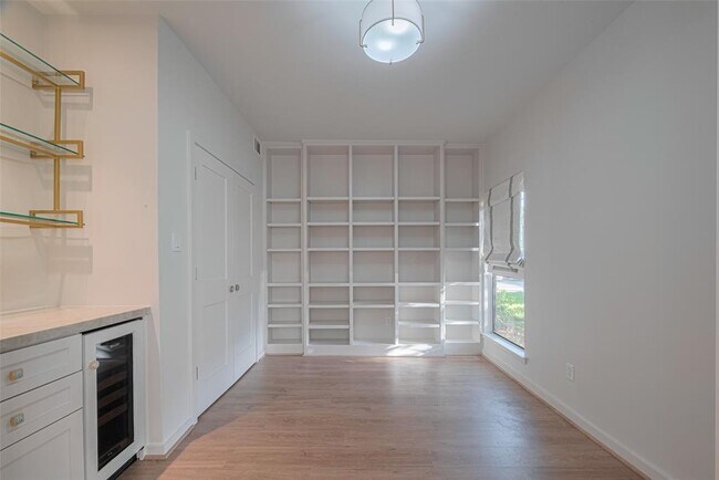Building Photo - 1100 Augusta Dr