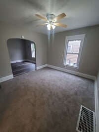 Building Photo - 509 Parkview Dr