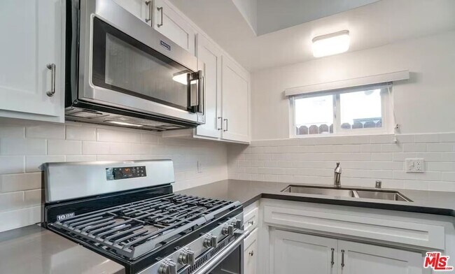 Building Photo - 16 Reef St