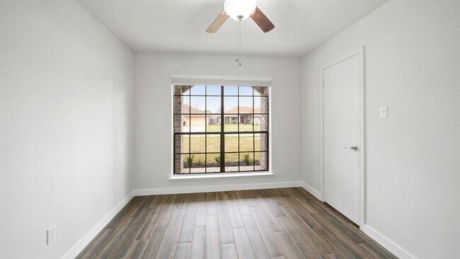 Building Photo - 2121 Aberdeen Dr