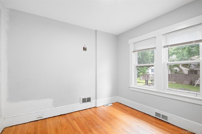 Building Photo - 5 Lincoln St