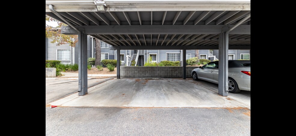 Building Photo - 25335 Pine Creek Ln