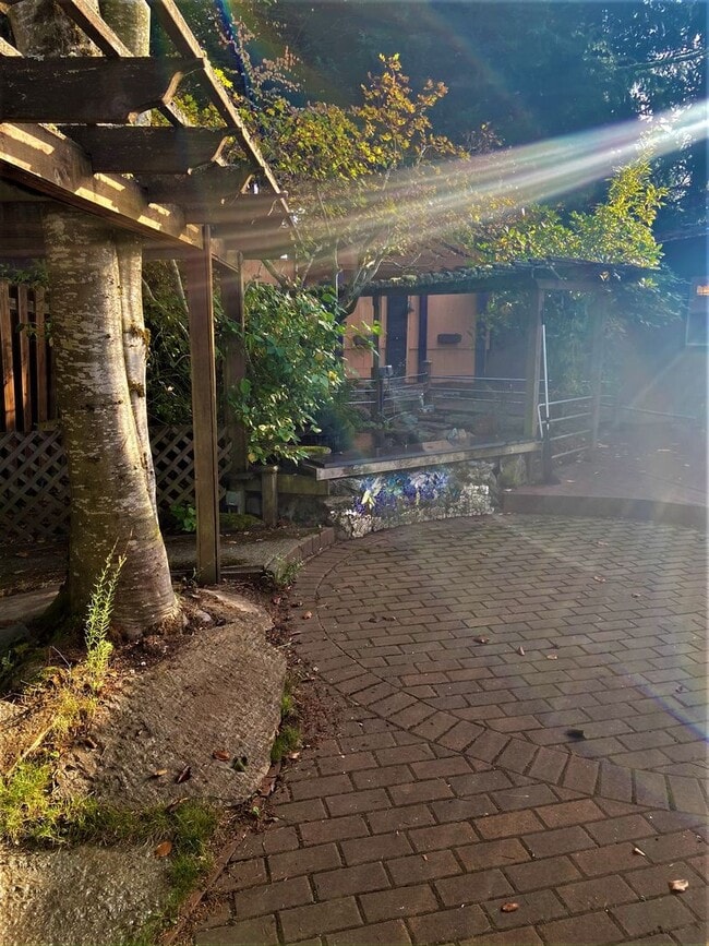 Building Photo - Classic Updated Home Near Whatcom Falls!