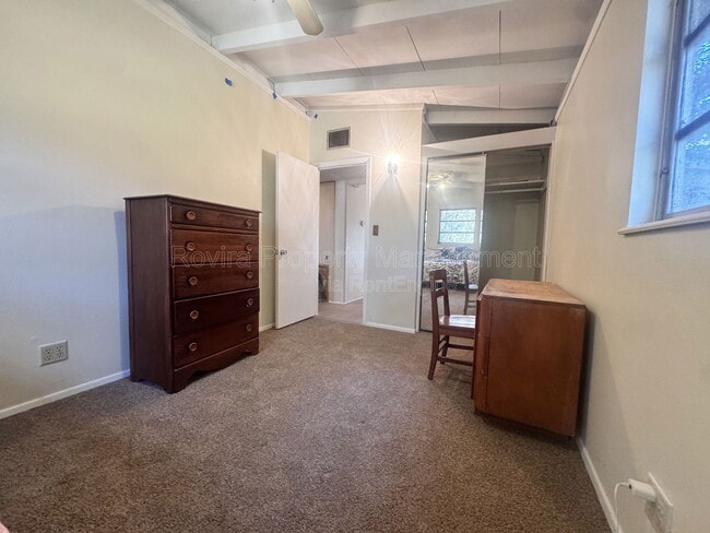 Building Photo - 627 E Warner St