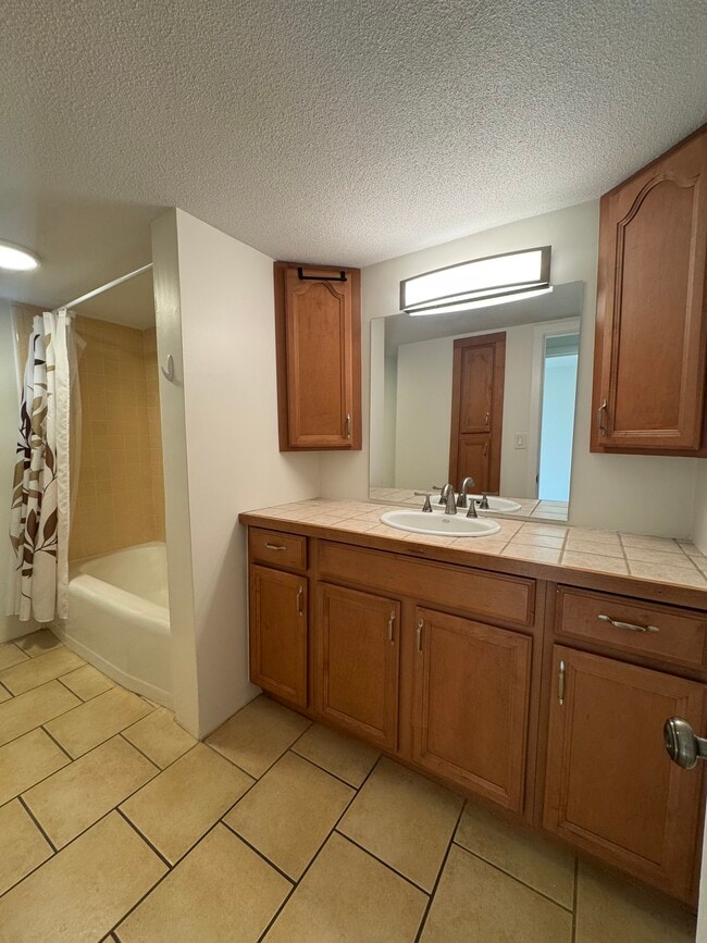 Building Photo - 2355 Ala Wai Blvd