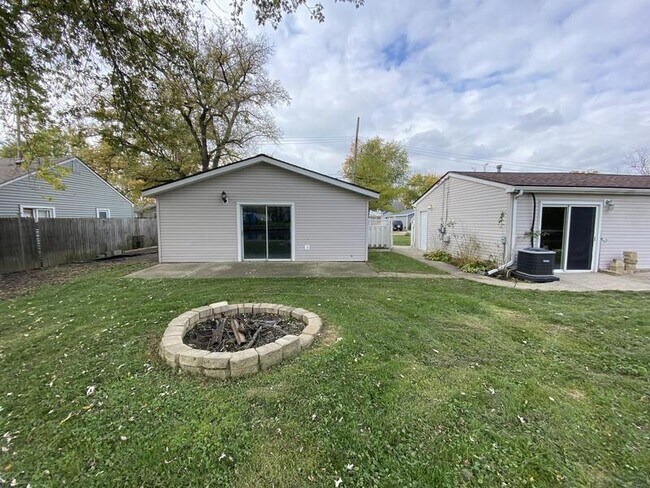 Building Photo - 35235 Tilford St