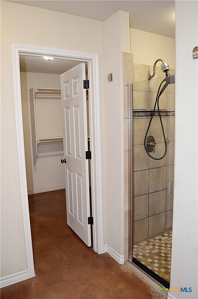 Building Photo - 5900 Boxelder Trail