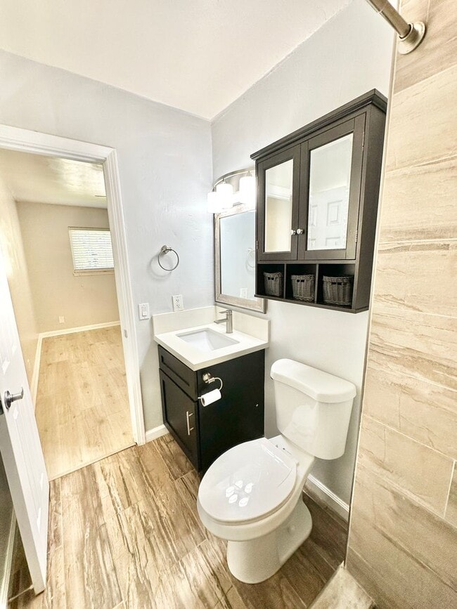 Building Photo - Beautiful, Single-Story, Updated, Private ...