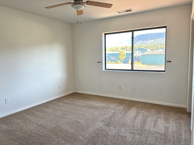 Building Photo - 3032 W Easterday Ln
