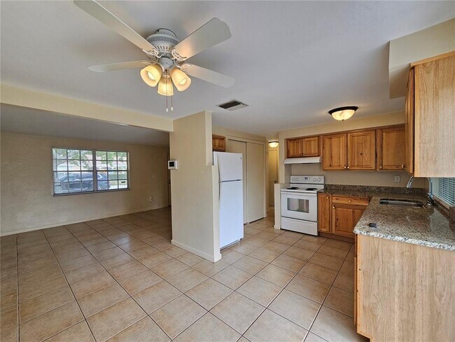 Building Photo - 4332 Newbury Dr