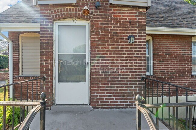 Building Photo - 44 Blakemore Pl