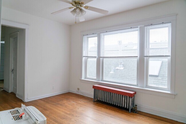 Building Photo - Southport Corridor - 1 Bed / 1 Bath - Heat Included