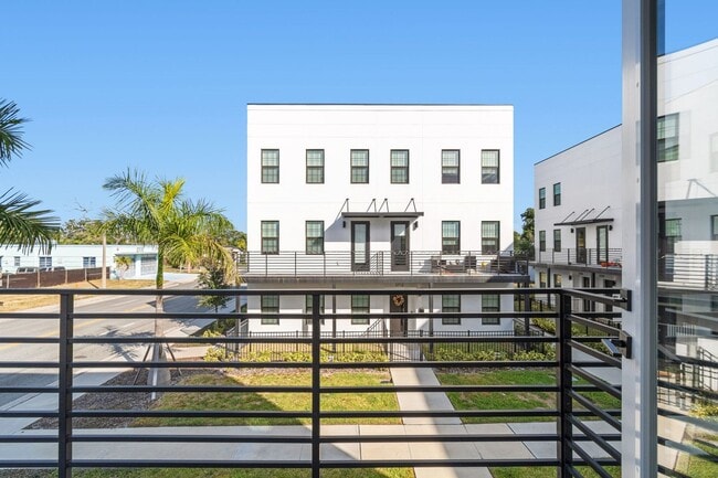 Building Photo - Modern Townhome For Lease in downtown St Pete and Warehouse Arts District