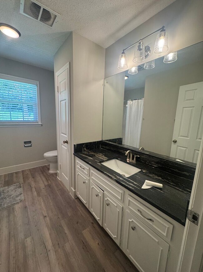 Building Photo - Available NOW in Hammond Hills!!!