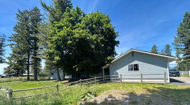 Building Photo - ~5 bedroom in a Picturesque Country Setting~
