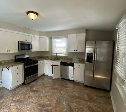 Building Photo - NOW AVAILABLE! - 415 Thomas Ave, Riverton,...
