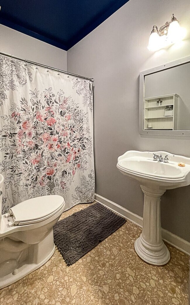 Building Photo - Amazing sunsets at this waterfront home